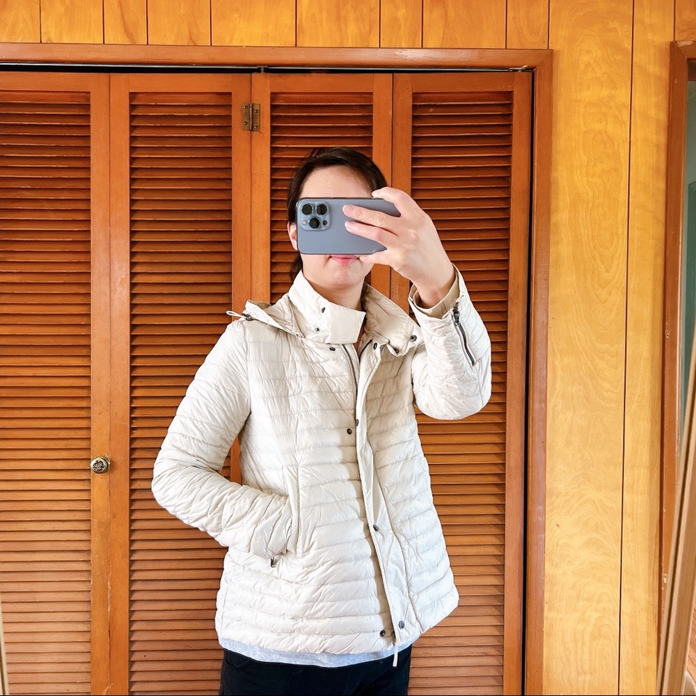 Zara, size M, further lightweight puff, ivory, two pockets, zippers on sleeves